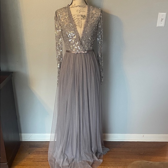 Needle & Thread Sequin Bodice Long Sleeve Maxi Gown Gray US 0 / UK 4 - Picture 1 of 12